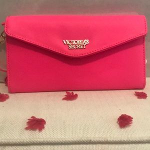 Victoria Secret clutch/purse!Perfect hot pink 😍